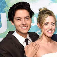 We all know cole sprouse from his roles as jughead jones in riverdale and cody in the suite life, but if you spent most of the '90s and '00s obsessed with friends, you probably recognise him first and. Cole Sprouse Postet Nacktfoto Von Lili Reinhart Bravo