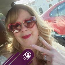 Are there any book lovers who also like Dunkin?