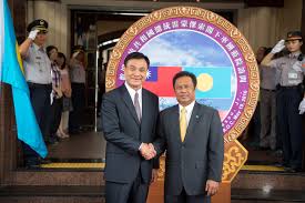 帛琉共和国（英语：republic of palau；帛琉语：beluu er a belau；日语：パラオ共和国），通称帛琉（palau，旧称belau或pelew，是位于西太平洋的岛屿国家。全国有约340座岛屿，属于密克罗尼西亚群岛中加罗林群岛的西链，总面积为459平方公里。 File å¸›ç‰ç¸½çµ±è'žè‡¨ç«‹æ³•é™¢ Jpg Wikimedia Commons