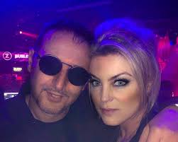 Wat hij deed op ons erotisch platform, tart alle verbeelding”: Joyce De  Troch rekent af met Dennis Black Magic