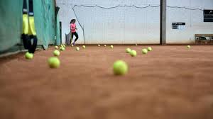 Raquetes de tênis adulto, raquetes de tênis infantil, bolas de tênis, cordas, redes e kits, grips, overgrips, antivibradores, raqueteiras roupa de tênis (camisetas, shorts e. Le Club De Tennis Lance A Son Tour Les Seances Sur Ordonnance