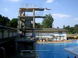 Das bad öffnet mangels schwimmern nur noch an warmen tagen. Handstandsalto Von 10 Meter 612 B Frankfurt Stadionbad Youtube