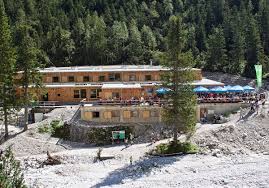 Die erste hütte im höllentalanger wurde 1893 erbaut. Hollentalangerhutte Wikipedia