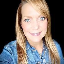 Candace Gilmore's Instagram, Twitter & Facebook