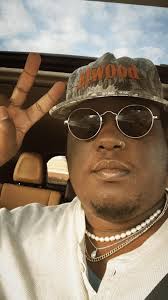 a quick ootd narrated by @chloebalexander + @lknevill.