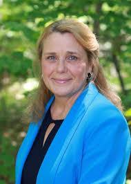 Jewel Mackenzie's Instagram, Twitter & Facebook