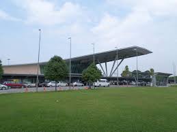 At most sections, the federal route 608 was built under the jkr r5 road standard. Lapangan Terbang Antarabangsa Senai Wikipedia Bahasa Melayu Ensiklopedia Bebas