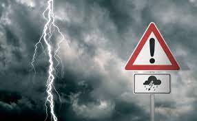 Eh notado últimamente que mi auto truena cuando giro el volante, me pregunto cual puede ser el problema. De Verdad No Pasa Nada Si Le Cae Un Rayo Al Coche Asi Se Actua Ante Una Tormenta