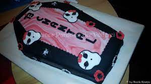 Her class is home ick and she's very particular about her students following her instructions to the letter. Monster High Torte Als Sarg Youtube