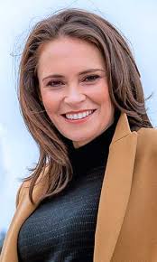 Laura Miller's Instagram, Twitter & Facebook