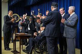 Detailed translations for promulgar from spanish to english. El Presidente Obama Lidera Ovacion Despues De Promulgar H R 1726 The White House