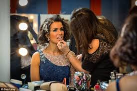Kaschiert rötungen und fältchen, lässt augenringe verschwinden und mattiert den teint. Lisa Makeup Artist Strictly Saubhaya Makeup