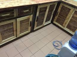 Meja dapur kayu kini menjadi salah satu alternatif pilihan yang dapat anda pilih untuk diaplikasikan pada dapur anda. Alhamdulillah Kabinet Dapur Art Pallet Kustomz Facebook