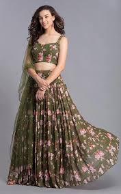 21 Uber Stylish Mehndi Outfits For All You Patakha Bridesmaids In 2020 Indian Bridal Outfits Green Lehenga Designer Dresses Indian