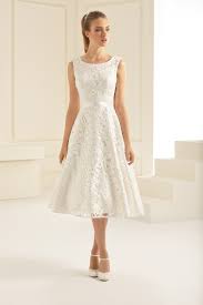 Transparente details und verzierte ärmel. Kurze Brautkleider Sabines Brautmode