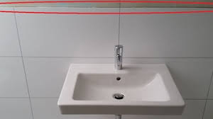 Badezimmer halbhoch gefliest bodenfliesen keraben future 60x60 cm mit an der vorwand verlegt abschlussleisten sch badezimmerboden badezimmer fliesen halbhoch, abschluss mit bordüre. Ubergang Fliesen 1 20 Cm Hoch Gefliest Zu Wand Gestalten Sanitar Fragen Rund Ums Bauen Frag Die Experten