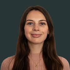 Eloise Barker's Instagram, Twitter & Facebook