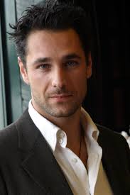 Raoul bova (born 14 august 1971) is an italian actor. Raoul Bova Revela Que Angelina Jolie Torceu Por Ele Em Tomb Raider 2