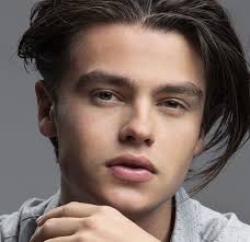 But his instagram and twitter accounts are with over 3.4m and 48k followers respectively. Pin By Taylor Love Duenas On Felix Mallard In 2021 The Way He Looks Celebrities Male Australian Actors