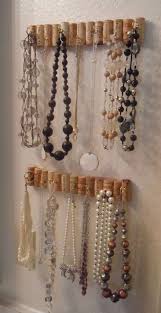16 Facons Astucieuses D Utiliser Les Bouchons De Liege Bouchons De Liege Rangement De Bijoux Organisateur De Bijoux