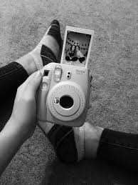 Fun fact, polaroid merupakan salah sata jenama kamera instan. Pin De Frida Esdrey En Cameras Photos Imagenes Para Imitar Foto Fotos Amigas