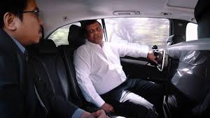Tan sri anthony francis tony fernandes was born in 30 april 1964. Alan Lim Pitches To Airasia Group Ceo Tan Sri Tony Fernandes Youtube
