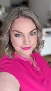 Innovative Frisuren entstehen im Zeitraffer, während geschickte Hände  Kreativität und Präzision vereinen. #balayage #airtouch #coloration  #hofsaale #friseur