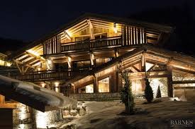 Location A La Semaine Chalet Edge 16 Personnes 7 Chambres A Megeve Agence Immobiliere Barnes Megeve Chalet Architecture Maison Au Bord Du Lac