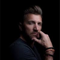 90+ perfiles de «Russel Pearson»