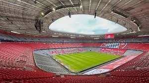Widely known for its exterior of inflated etfe plastic panels, it is the first stadium in the world with a full colour changing exterior. Em 2021 Deutschland Spielt In Munchen Alle Infos Zum Stadion Und Spieltermine Fussball Bild De