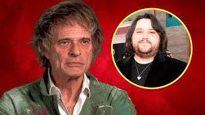 Aaron Tully's Instagram, Twitter & Facebook