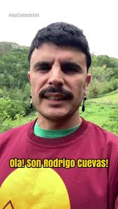 …e Rodrigo Cuevas tamén fala galego! E dicímolo ben orgullosos, como o di  el propio. Porque Rodrigo Cuevas é xa todo un referente da música  contemporánea, o que o levou a ser recoñecido neste 2024 co ...