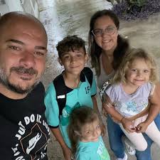 Feliz día a nuestro Papucho, Papi, súper héroe al que siempre está ahí para  nosotros y en especial para sus amores a esos 3 frutos de este gran Amor.  Te deseo que