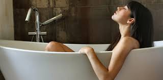 Die alte fugendichtung ist längst durchgetrocknet. Badewanne Reparieren Kosten Tipps Und Tricks Herold