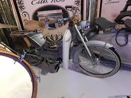 Mobylette kıck star marş dişli kutu kapağı krem. 1959 Motobecane Mobylette Volo Auto Museum