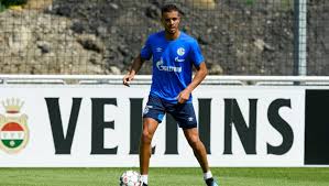 Ausgerechnet beim „tag der fans wird bekannt, dass franco di santo für. Schalke Sturmer Franco Di Santo Tedescos Offensivster Verteidiger Fussballtalente Net