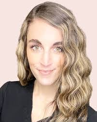 Karen Bott's Instagram, Twitter & Facebook