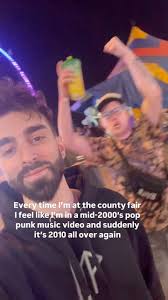 What I’d give to go back to those Warped Tour days😩Oh and @iamlukebodine  and I have a new song coming this month👀 #poppunk #altrock #warpedtour  #newmusic #alternativemusic