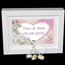 Diese zigaretten sind garantiert nicht gesundheitsschädlich und werden dem paar als geldgeschenke zur hochzeit sicher viel freude bereiten. Geldgeschenk Bilderrahmen Zur Hochzeit Personalisiert Mit Herzen In Rosa