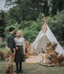 Spot foto prewedding yang ada di bogor selanjutnya yaitu pasar ah poong sentul. 20 Foto Prewedding Hijab Romantis Portalkuningan Com