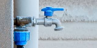 The leaks usually happen due to two reasons or at two distinct parts. Frozen Outdoor Faucet Here S How To Fix The Problem Servicemaster