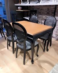 Cafe masa sandalye üretimi yapan firmamız cafe mobilyaları berjer koltuk, sedir çeşitleri cafe masa sandalye takımlarını en uygun fiyatlarla renkli cafe sandalye ürün kodu: Cok Renkli Hilka Mobilya Ahsap Yemek Masasi Takimi Modelleri Ve Fiyati Dekopasaj