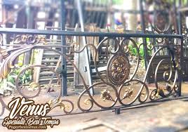 Buat motif lekukan cantik di tengah teralis itu dengan memadukan batang besi bulat. Model Pagar Besi Tempa Terbaru Klasik Sederhana 2018 Venus Pagar Besi Tempa Klasik Minimalis Mewah Modern
