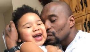 Ómós do Ken Whelan, iriseoir polaitíochta mór le rá