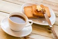 Le Petit D�jeuner: Caf� Laiteuse, Biscottes Avec Beurre Et ...