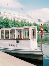 Standesamtliche Hochzeit Auf Der Alster In Hamburg Trauung Auf Der Barkasse Yana Schich Standesamtliche Trauung Hochzeitszeremonie Standesamtliche Hochzeit