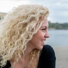 Whether you have naturally curly hair or create them yourself with a hot tool at home. Blonde Curly Hair Looks For 2020 All Things Hair Us