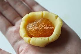 Letakkanjem nenas diatas adunan dan gulungkan. Tart Nenas Landak Gebu Yang Menjadi Idaman Azie Kitchen