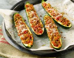 Voici ta recette facile de courgette farcie, où tu apprendras comment farcir des courgettes avec une bonne farce maison, et pour cette recette de courgettes farcies, tu peux utiliser n'importe quelle type de farce avec de la viande, mais je te propose ici d'essayer avec cette recette de farce à. Recette Courgettes Farcies Au Thon Ww Un Plat A 0 Sp Recette Avec Courgette Recette Courgette Farcie Courgettes Farcies