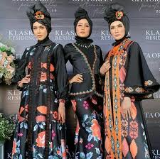 22 ide kebaya brokat modern pertunangan di tahun 2020. Model Baju Pesta Kain Lagosi Ilustrasi